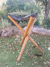 Ancien tabouret trepied pecheur nature bois et cuir