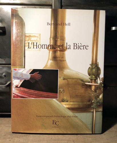 Livre homme et la bière - la,