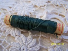 Bobine de soie Gutermann cordonnet 8m. Coloris n°555. " vert  " Réf. N°16