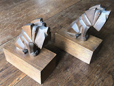 Paire de serre-livres en bois