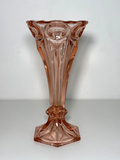Vase cornet en verre pressé
