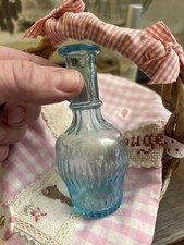 Ancienne Opaline De Foire Bleu Turquoise. Une Petite Carafe De Dînette. Portieux