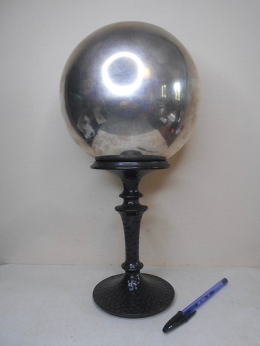 Globe chromé pied métal