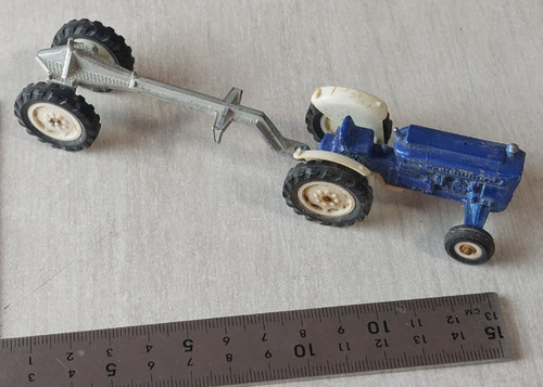 Ancien tracteur remorque - +,