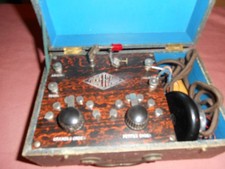 Poste à galène en coffret marque Pocket radio trés bon ètat.