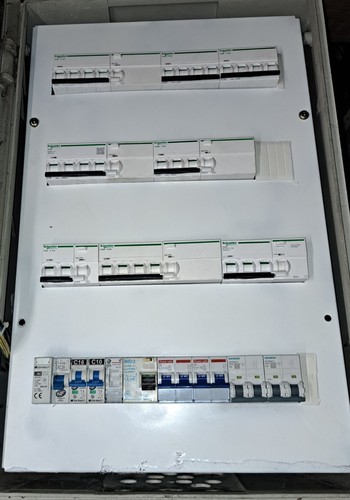 Coffret électrique équipé
