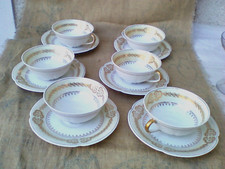 Tasses sous en - tasses,