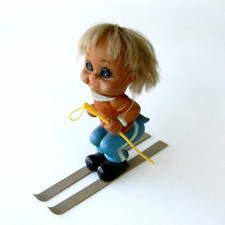 Ancienne poupée poulbot figurine skieuse de 1978 - hauteur 20cm - Skieur chalet