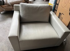 fauteuil designer Christian Liaigre avec repose-pieds