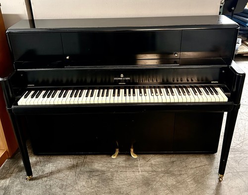 Steinway 100 upright - 100, consel