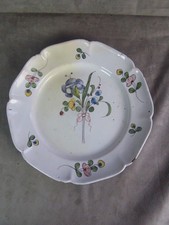 JOLIE ASSIETTE, XIXème, en faïence de Nevers. 2.