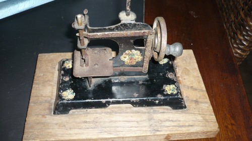 Petite machine coudre tole - à,