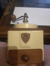 Ancien Moulin a Café en metalcouleur beige Peugeot Frere
