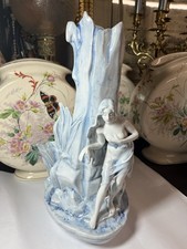 Grand vase en Porcelaine à Fond Bleuté Femme Dénudée « Art Nouveau »