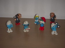 KINDER Ancien Monobloc ,montable  : LES SCHTROUMPFS   . 7 figurines  PEYO