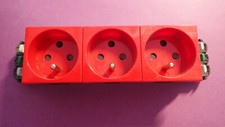 Legrand 77323 - Prise Triple MOSAIC détrompée ROUGE pour GOULOTTE DLP
