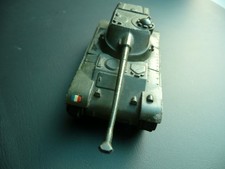DINKY TOYS, Char AMX  Ref 80 C ( version avec chenilles caoutchouc)