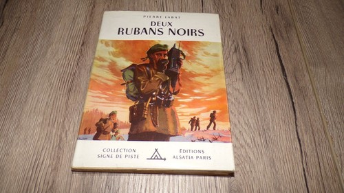 Deux rubans noirs pierre - -,