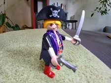 Flibuste PLAYMOBIL - Pirate n°5 - Redingote bleue, sabre et pistolet tromblon