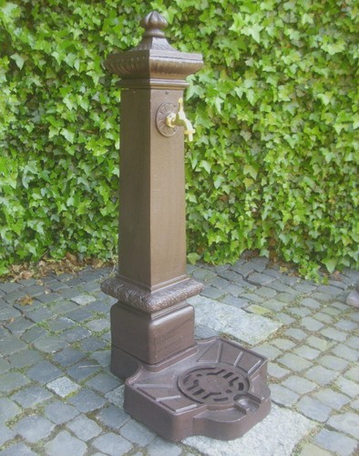 Fontaine sur pied colonne - sur,