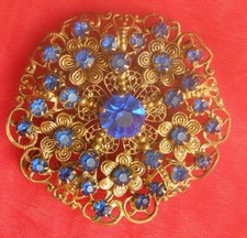 ancienne BROCHE tchèque Gablonz métal filigrane avec strass bleu saphir