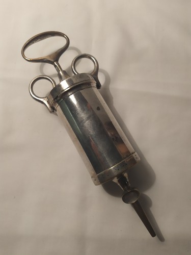 Ancienne seringue médicale - , en