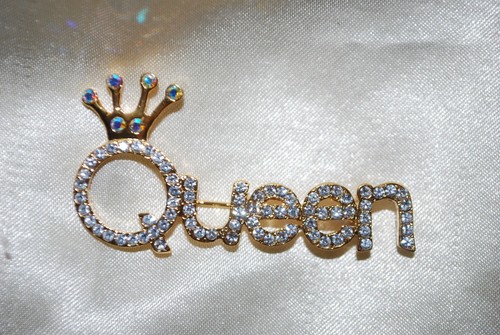 Golden crystal queen pin - queen, w/