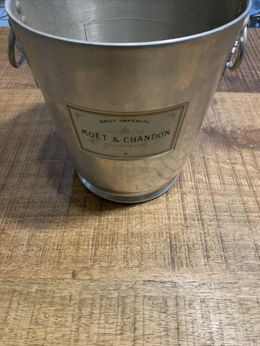Sceau moet chandon - &,