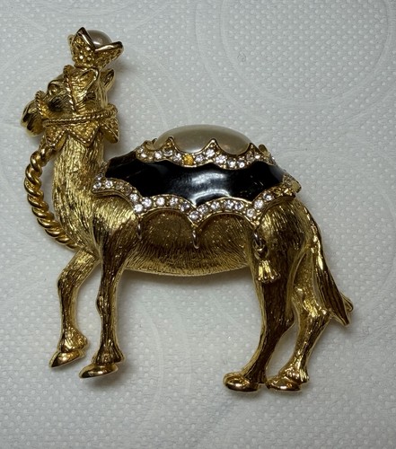 Vintage camel brooch gold - vintage,