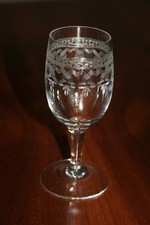 Verre de table ancien en cristal gravé 12,5 cm