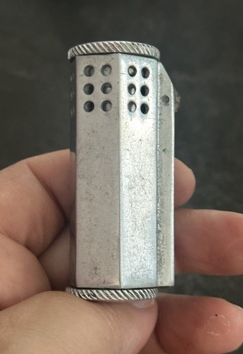 Ancien briquet essence - À,