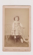 Photo ancienne ?️ Jeune fille pose avec landau jouet à Troyes début XXe