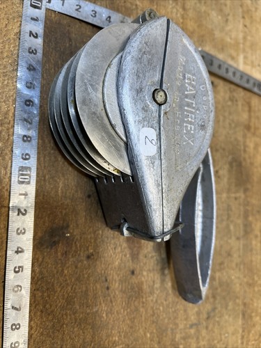 Old tool outil - /,