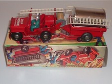 ANCIENNE JEEP POMPIERS AVEC REMORQUE CITERNE MARQUE JOYAX STYLE  JOUSTRA ,JRD ,