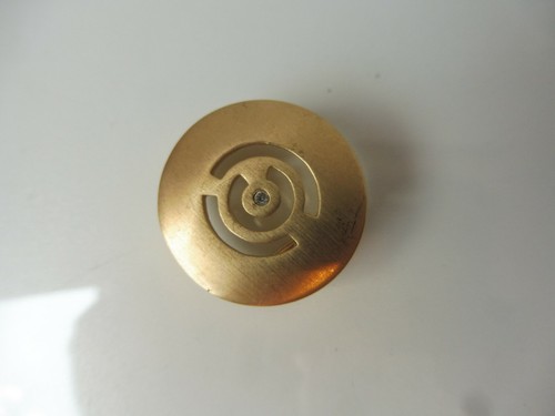 Beau pendentif doré avec - beau,