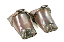 PAIRE D'ANCIENS ETRIERS, cuir et bois, XIXè, voyage, postillon, cheval, horse