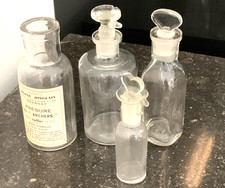 Ensemble de 4 flacons verrerie ancienne de laboratoire ou pharmacie, TBE
