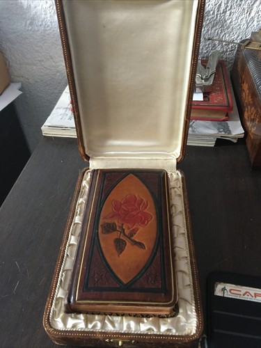 Ancien missel cuir decor - missel,