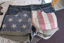 Short en jeans avec motif