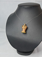 Pendentif motif africain - en laiton - monté sur fil nylon