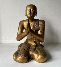 Bouddha En Prière D'Asie En
