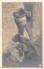 TUNISIE - Fillettes arabes lézardant au soleil - CARTE PHOTO Papier Guillemot