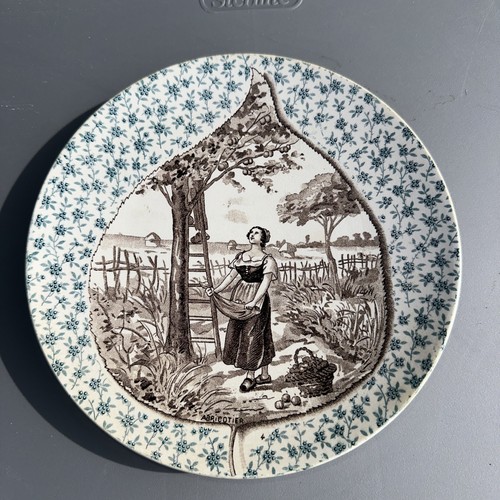 Sarreguemines leaf plate - , 19th