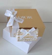 PRESENTOIR 2 BOITES 1 DOREE + 1 BLANCHE NOËL 2024 GRANDE MARQUE PAS CHANEL