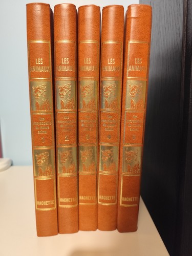 Une encyclopédie monde - une,