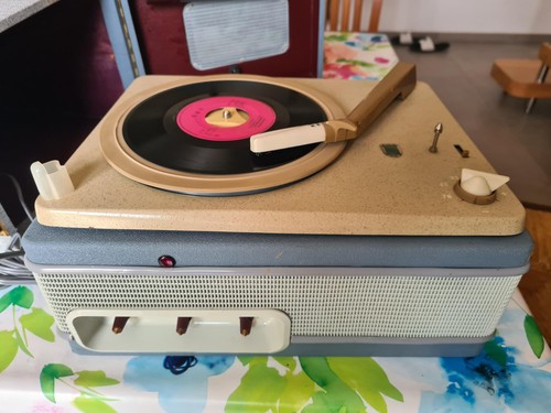 Tourne disque radiola - tourne,
