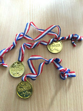 3 MEDAILLES PLASTIQUE