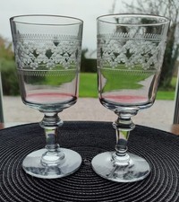 2 VERRES A PIED ANCIENS GRAVES