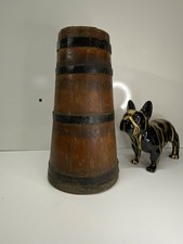 Ancienne baratte en bois dans