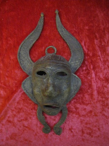 Masque bronze origine - masque,